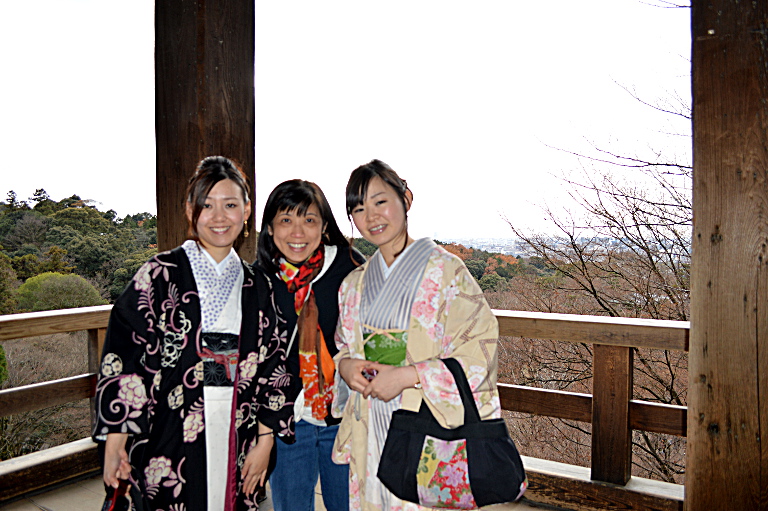 Kiyomizu Temple: Kimono Girls